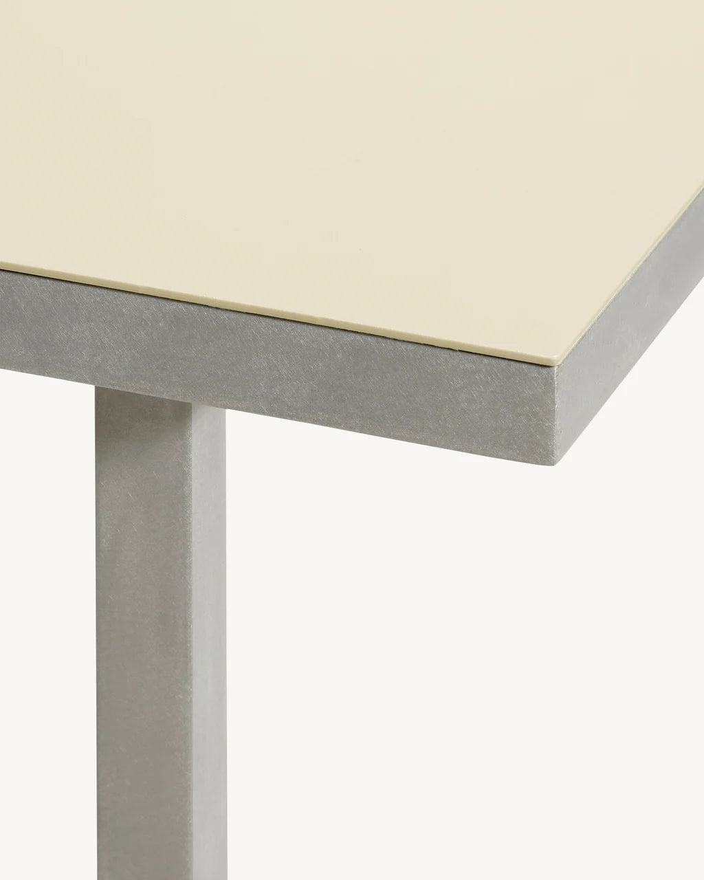 alu dining table M