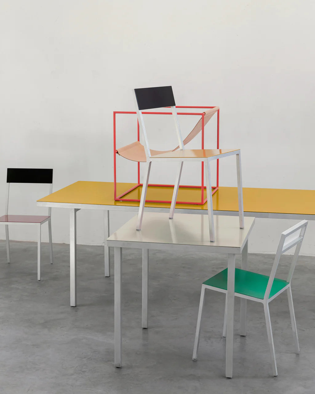 alu dining table M