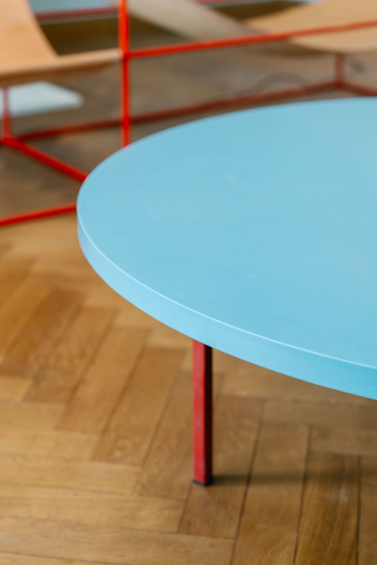 round table low