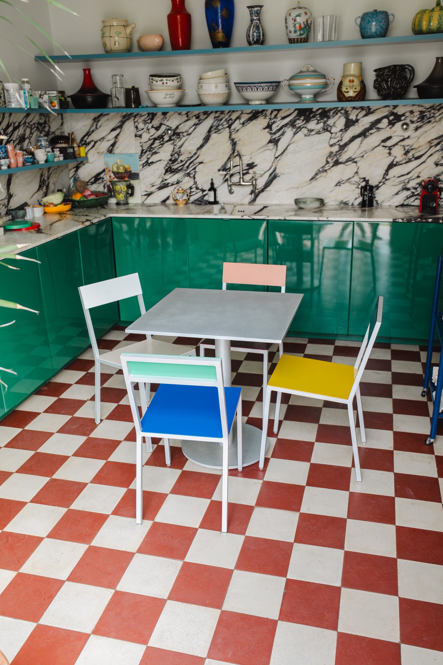 square table S