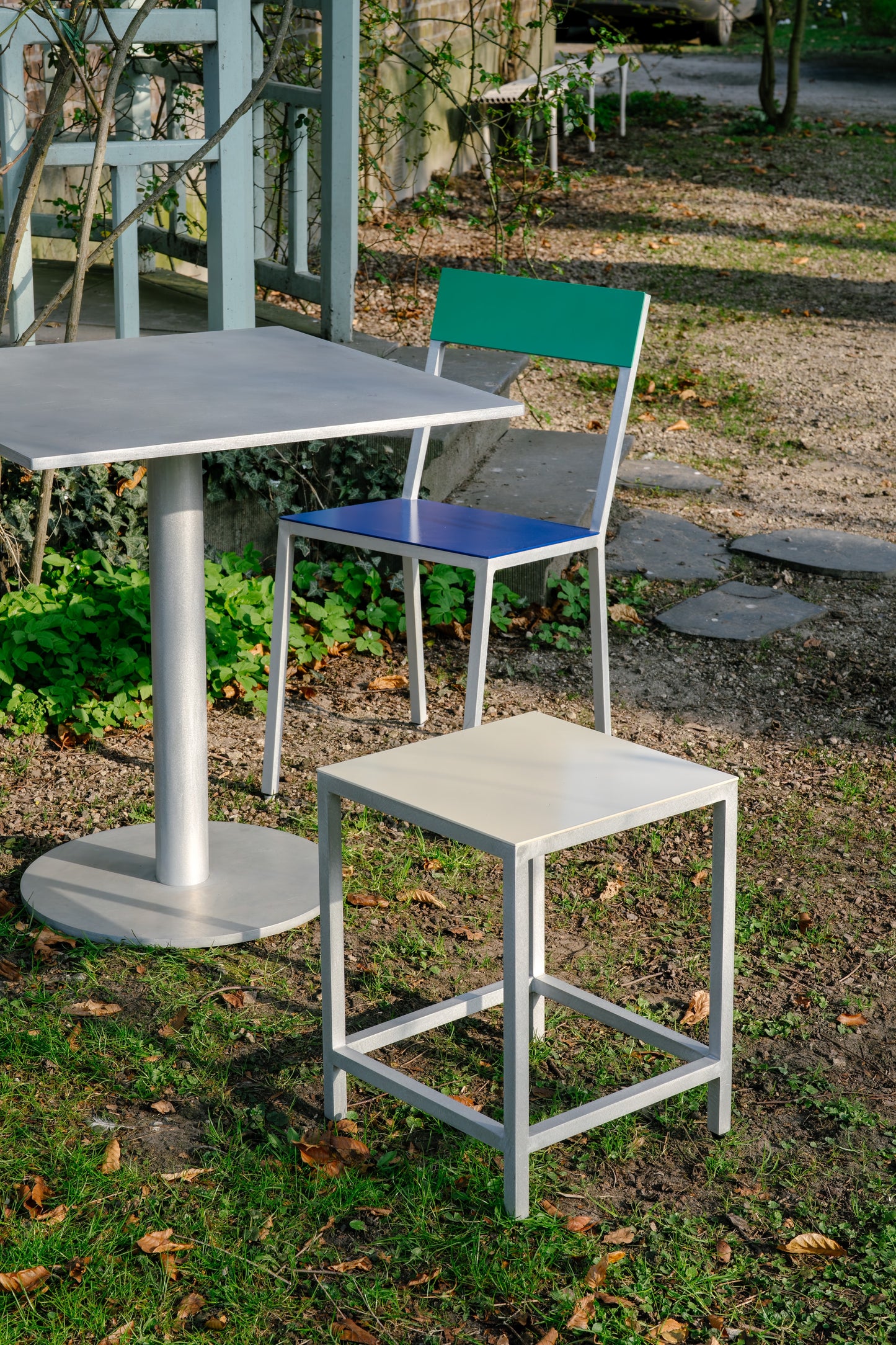 square table S