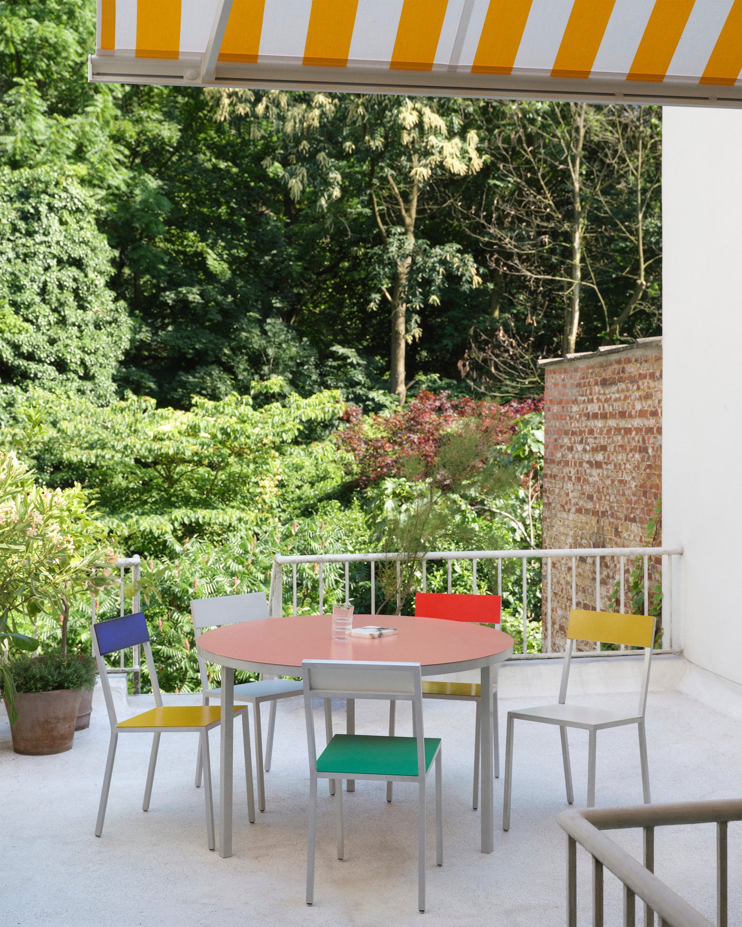 dining table round