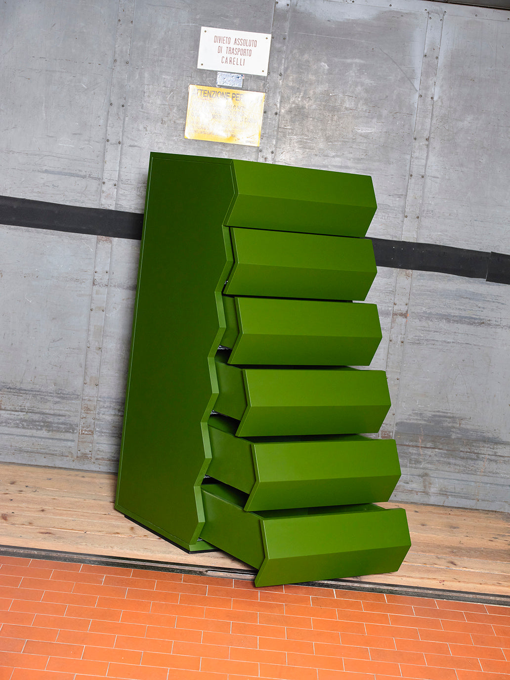 Z24 chest of drawers